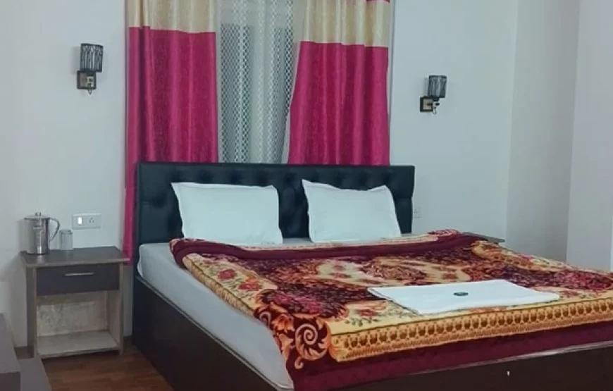 Yamphung 3 Bed Sharing Room